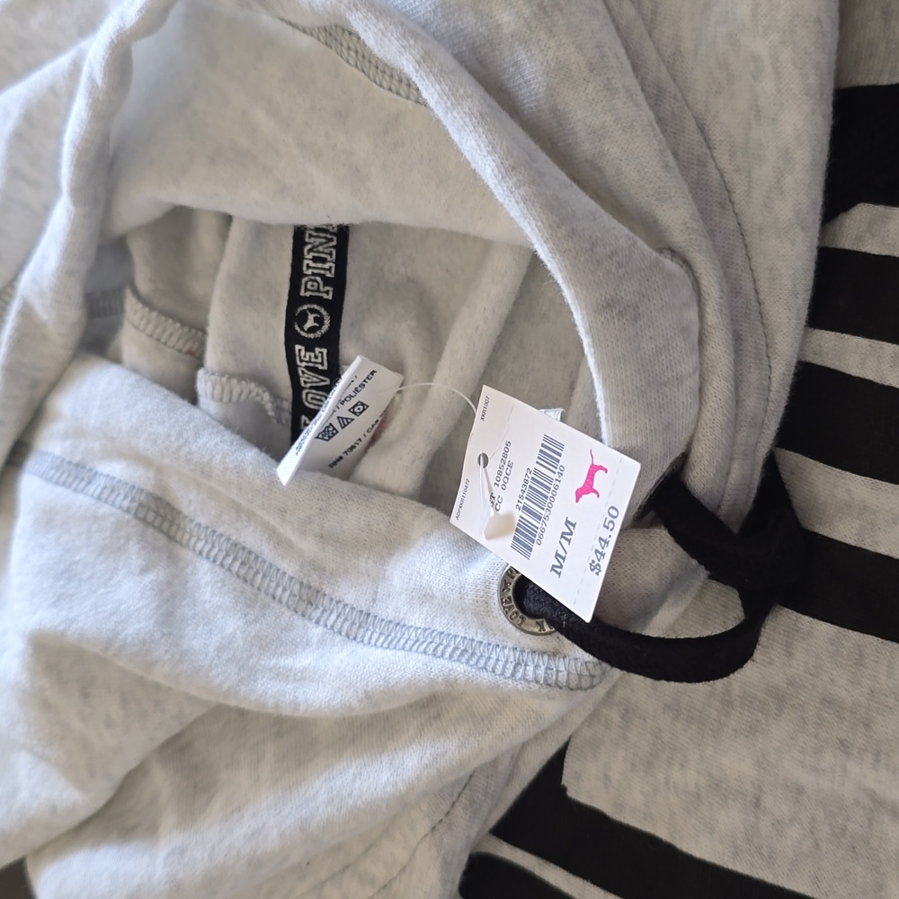 VS Pink Short/hoodie Set NWT Medium - Picture 3 of 4